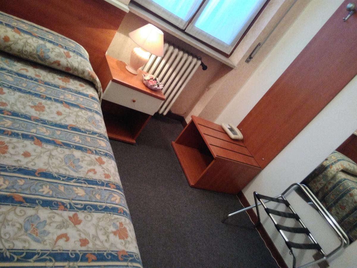ורונה Hotel Elena מראה חיצוני תמונה