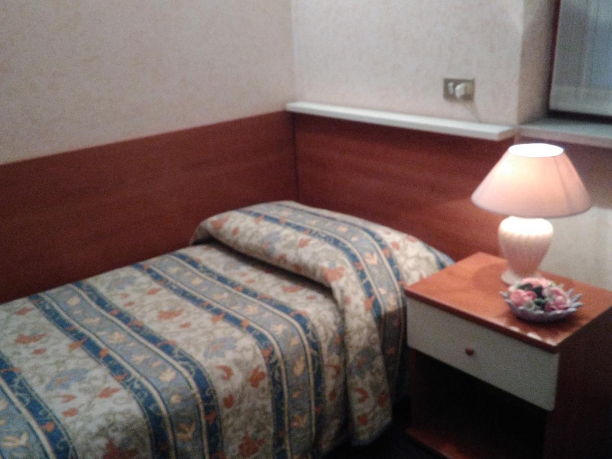 ורונה Hotel Elena מראה חיצוני תמונה